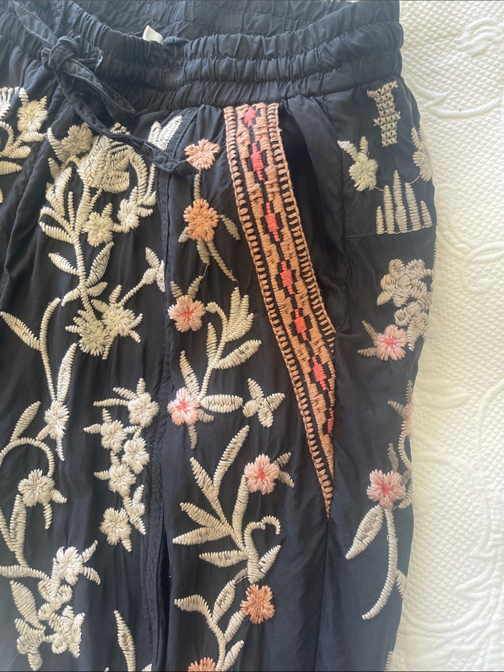 Johnny Was Black Cropped Embroidered Floral Ankle Pants - Picture 4 of 9